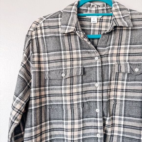 Old Navy Grey Plaid The Boyfriend Button Down Shirt Size Small - Picture 3 of 7